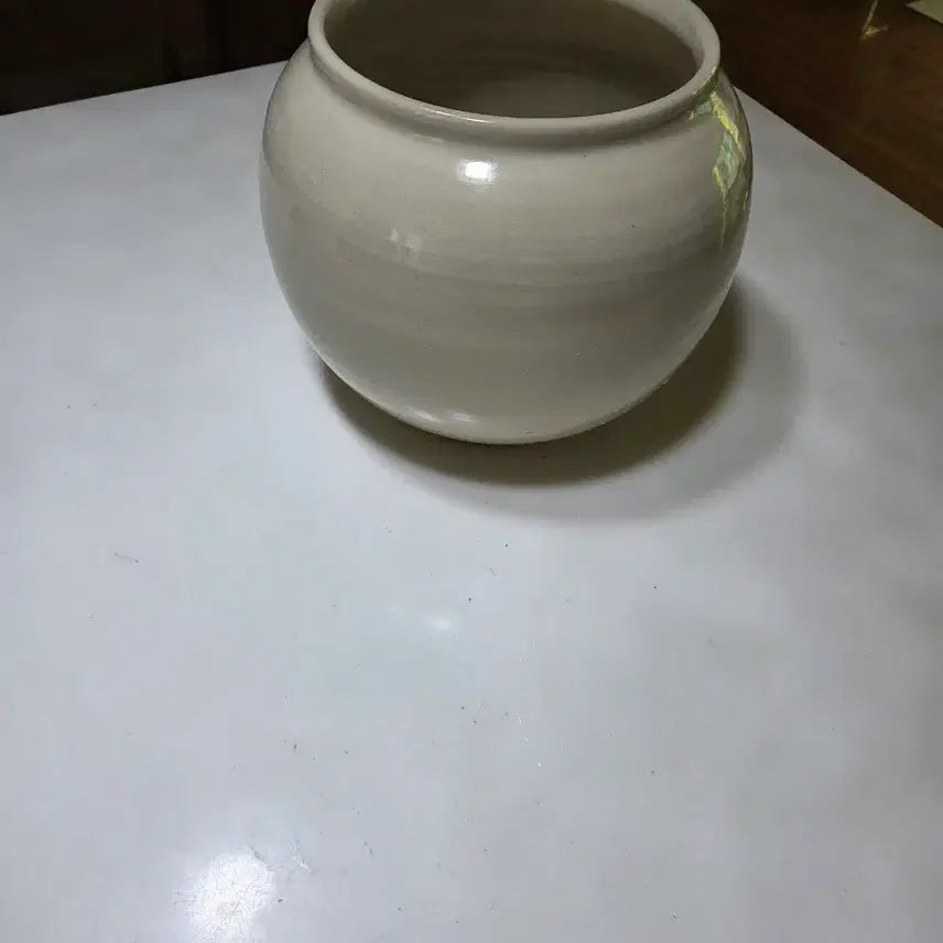 [BUNJANG] White Porcelain Jar with Auspicious Fortune Motif / 중후한 백자 항아리 돈복이 들어오는 귀물