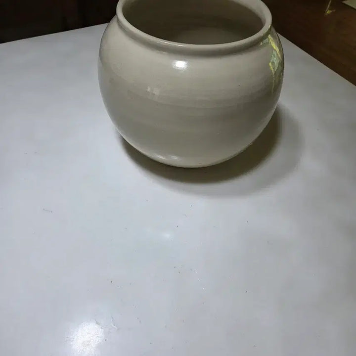 [BUNJANG] White Porcelain Jar with Auspicious Fortune Motif / 중후한 백자 항아리 돈복이 들어오는 귀물