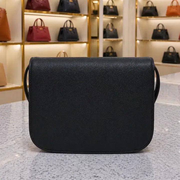 [BUNJANG] Ferragamo Gancini Round Flap Crossbody Bag / [A급] 페라가모 간치니 라운드 플랩 크로스백 판매합니다!!!