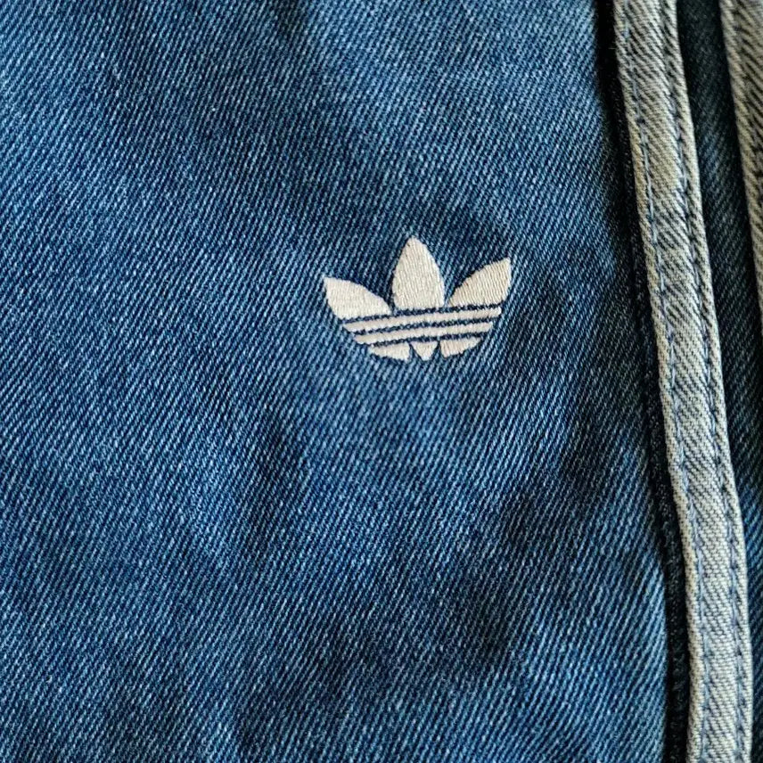 [BUNJANG] Adidas Originals Adicolor Denim Track Pants / 아디다스 오리지널 아디컬러 데님 트랙팬츠 63