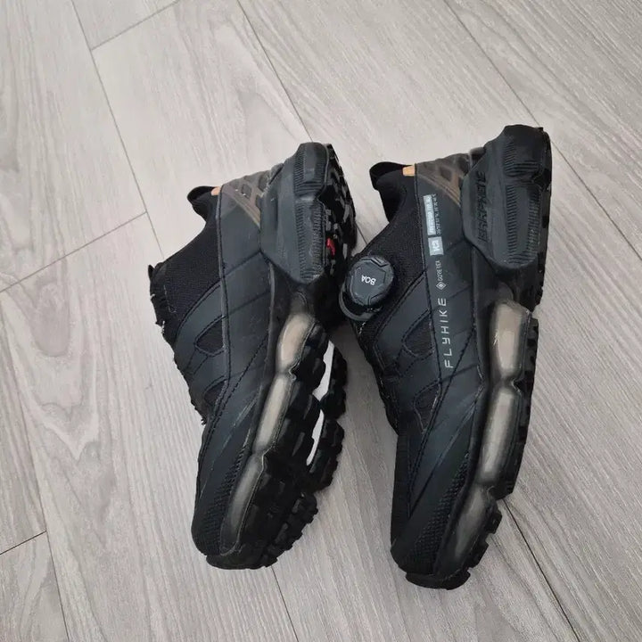 [BUNJANG] K2 Black Gore-Tex Trekking Shoes 235 / K2 블랙 고어텍스 트레킹화 235