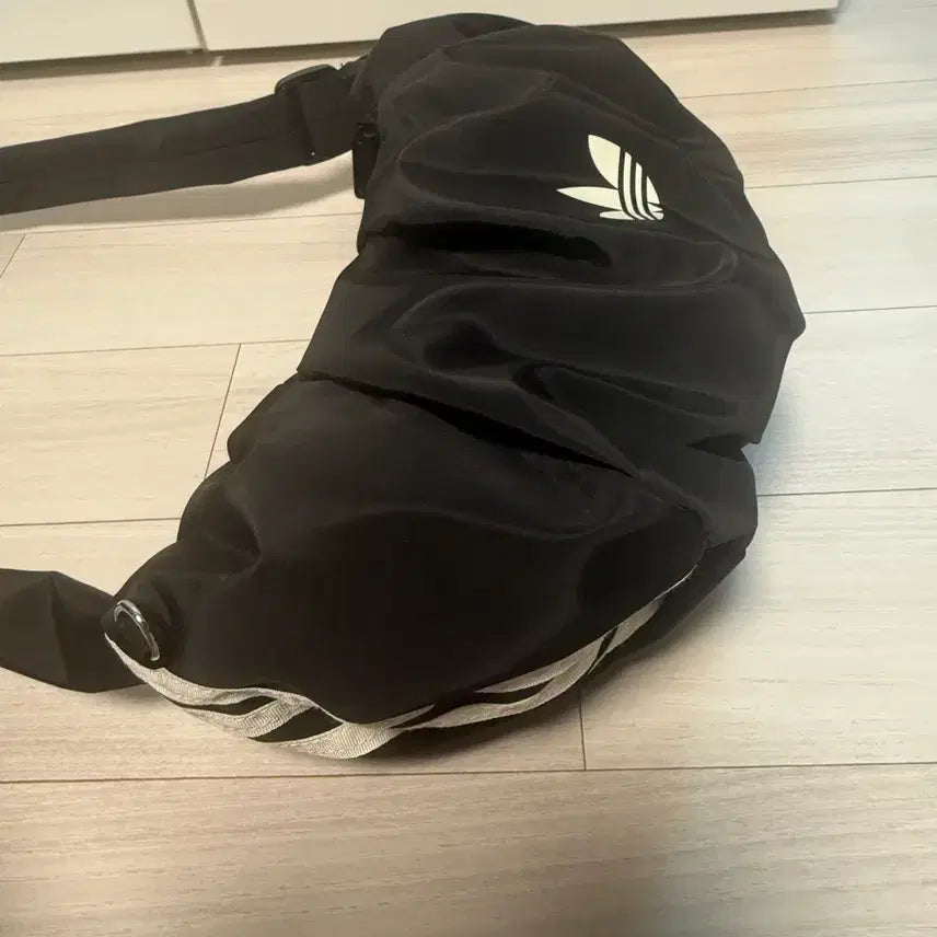 [BUNJANG] Adidas, Chanel, and Accordion Bags / 가방들 판매