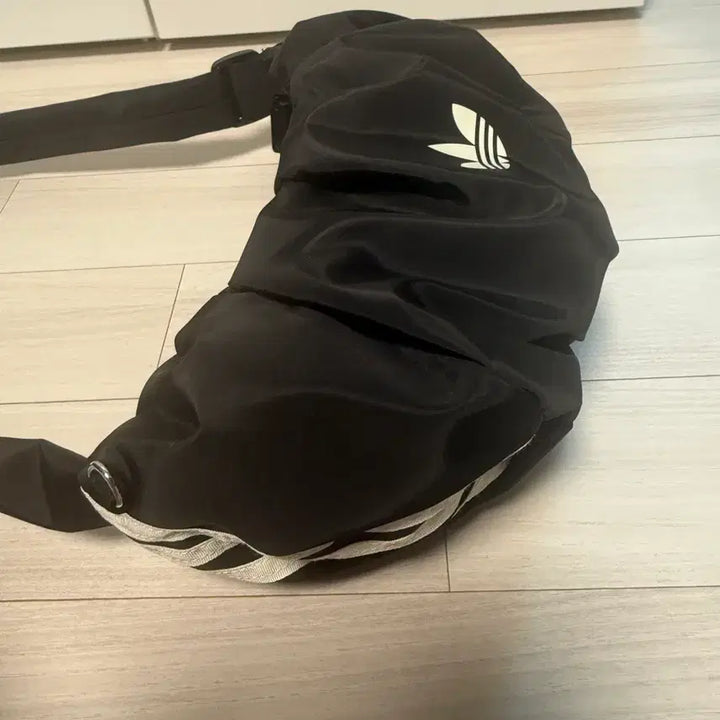 [BUNJANG] Adidas, Chanel, and Accordion Bags / 가방들 판매
