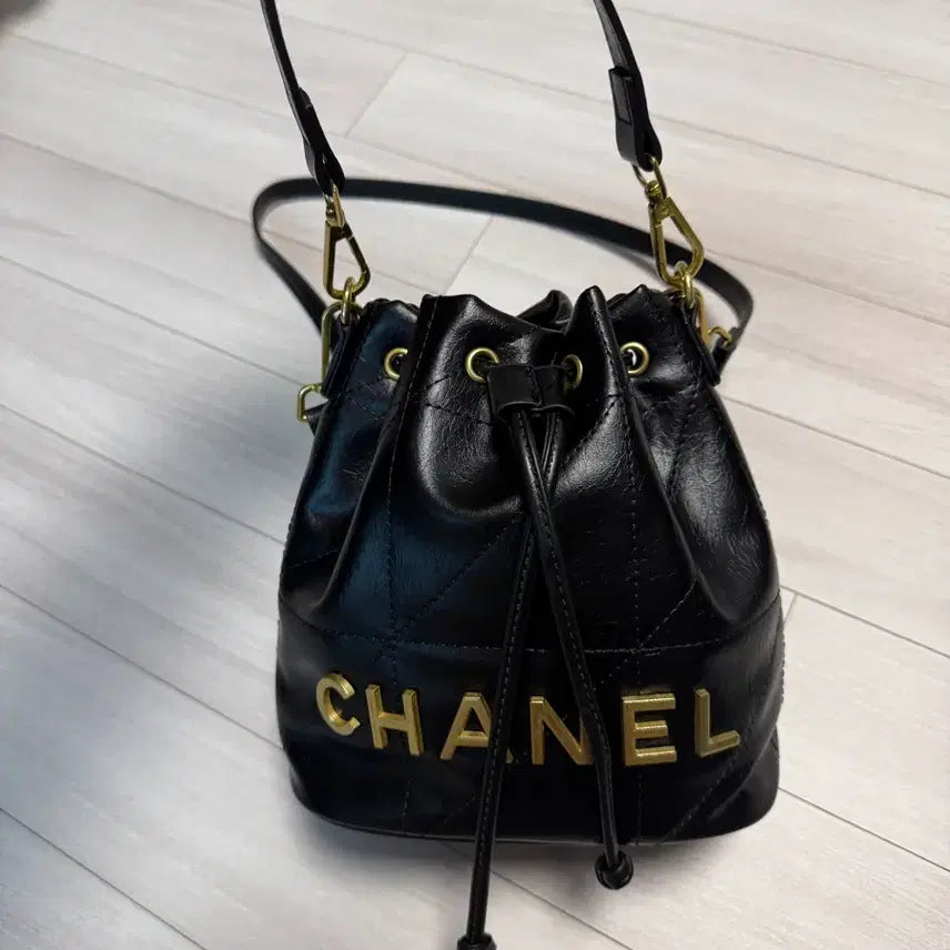 [BUNJANG] Adidas, Chanel, and Accordion Bags / 가방들 판매