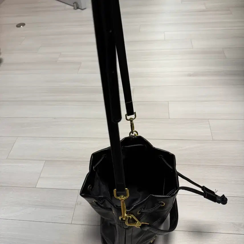 [BUNJANG] Adidas, Chanel, and Accordion Bags / 가방들 판매