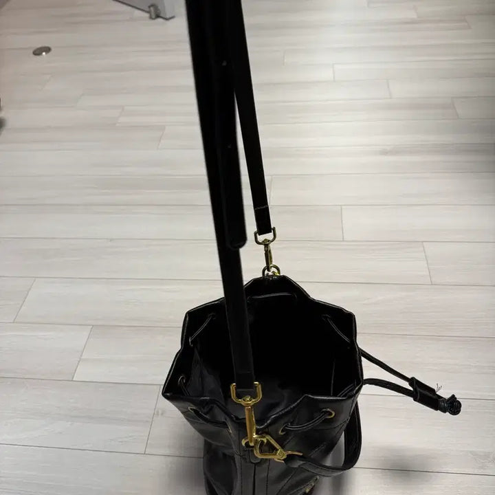 [BUNJANG] Adidas, Chanel, and Accordion Bags / 가방들 판매
