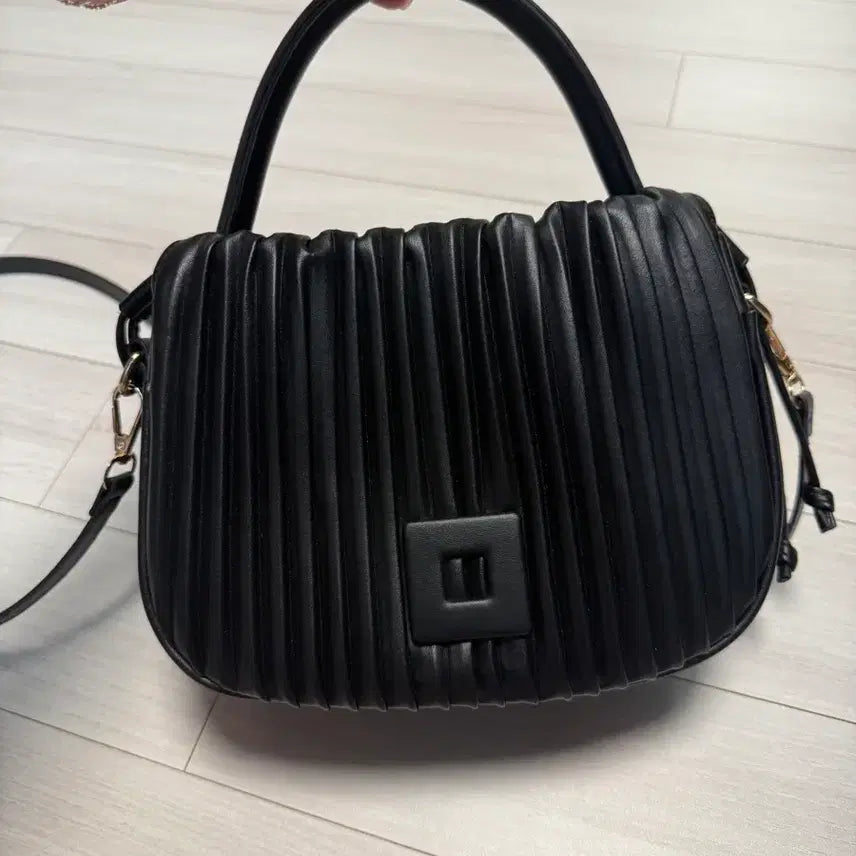 [BUNJANG] Adidas, Chanel, and Accordion Bags / 가방들 판매