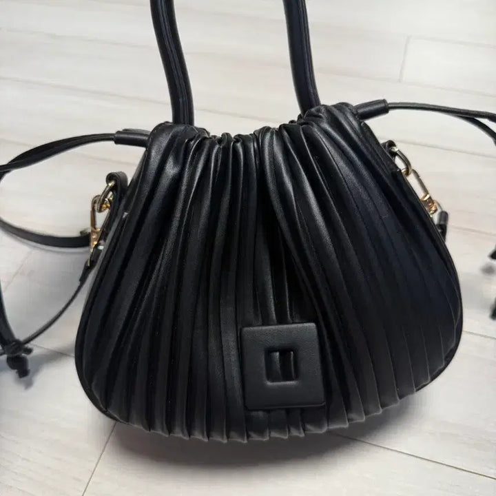 [BUNJANG] Adidas, Chanel, and Accordion Bags / 가방들 판매