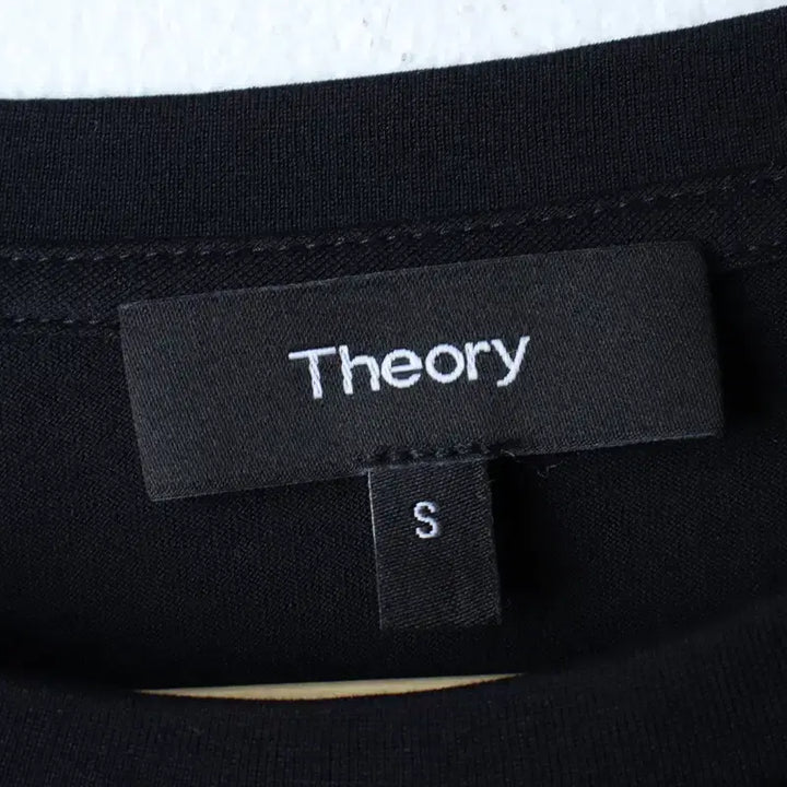 [BUNJANG] Theory Black T-Shirt / (S) 띠어리 반팔 티셔츠 블랙 무지 놈코어-18580