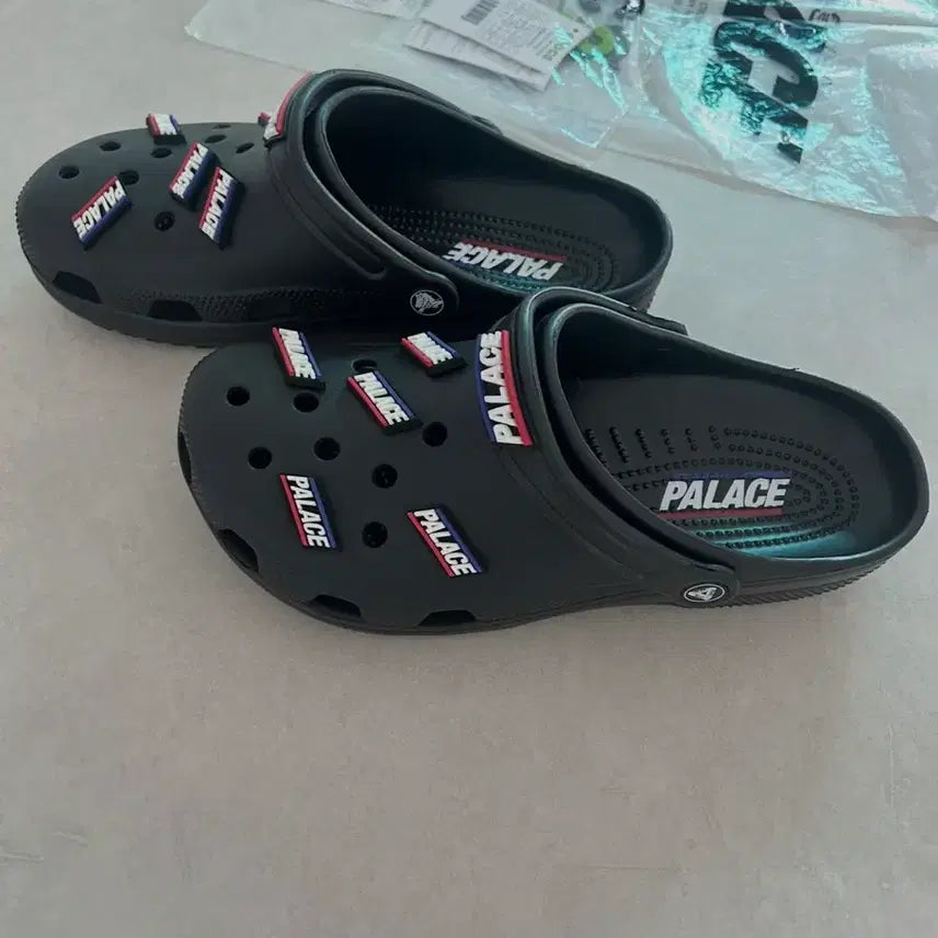 [BUNJANG] Palace Crocs Classic Clog Black 270 / 팔라스 x 크록스 클래식 클로그 블랙 270