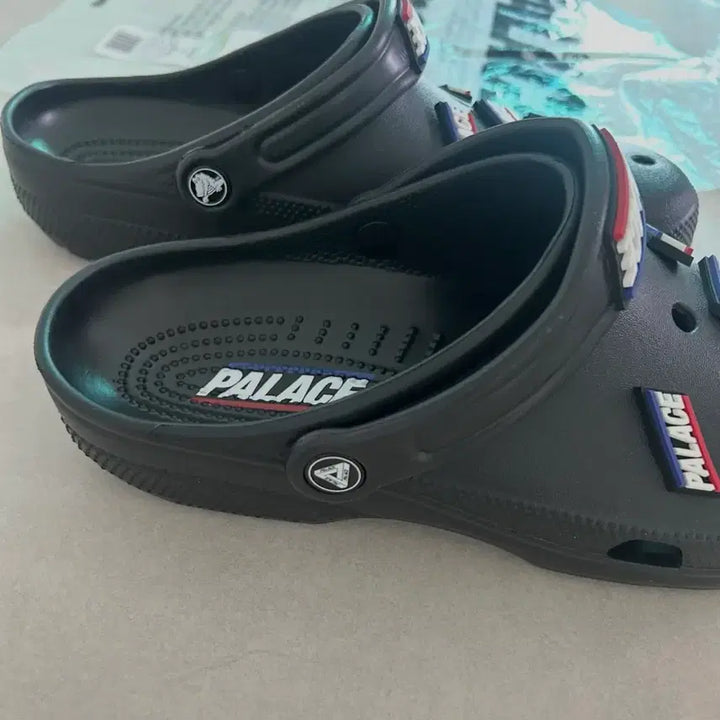 [BUNJANG] Palace Crocs Classic Clog Black 270 / 팔라스 x 크록스 클래식 클로그 블랙 270