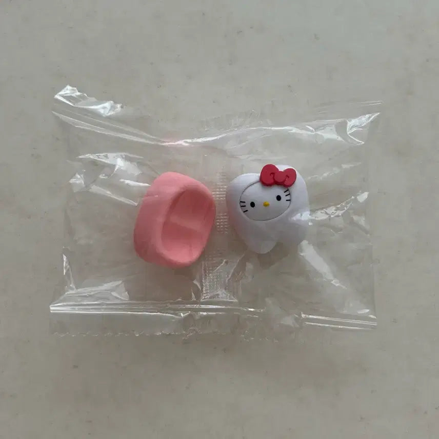 [BUNJANG] Sanrio Hello Kitty Tooth Gacha / 산리오 치아 이빨 가챠 헬로키티