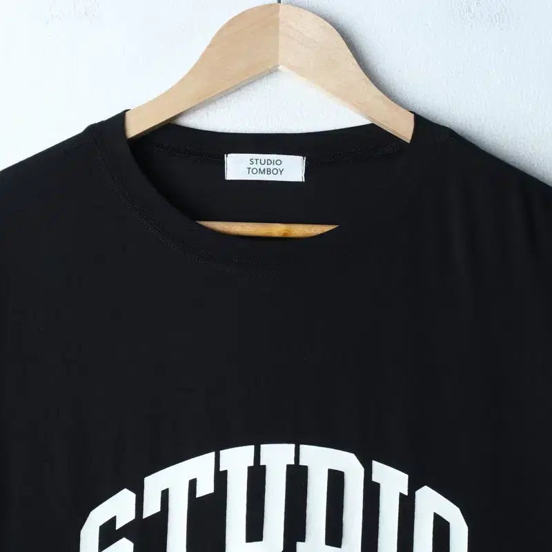 [BUNJANG] W(F) Studio Tomboy Big Logo Semi-Crop T-shirt / W(F) 스튜디오 톰보이 반팔 티셔츠 빅로고 세미크롭 블랙-18588