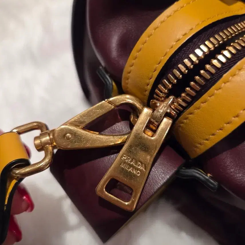 [BUNJANG] Prada Two-Tone Bowling Bag / 프라다 투톤 가방 숄더 스트랩 포함 (볼링백)