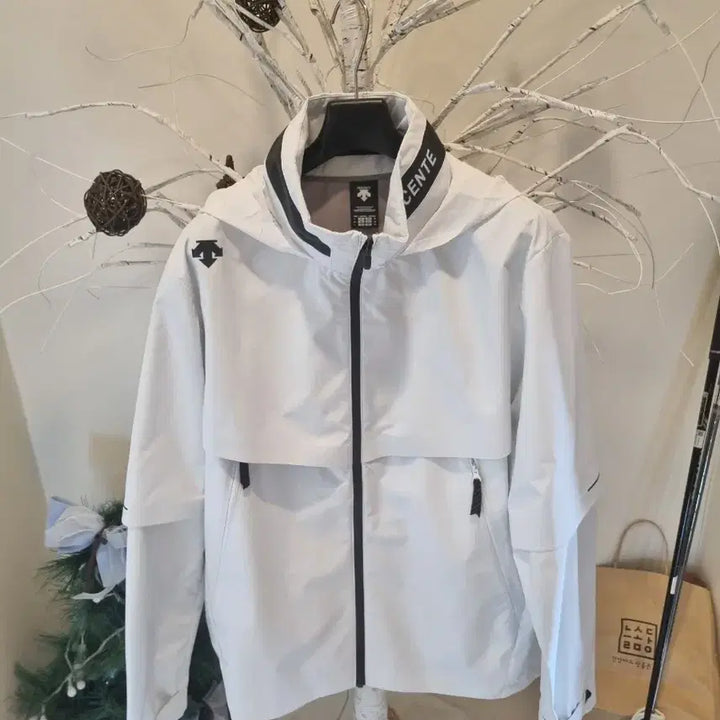 [BUNJANG] Descente White Hooded Windbreaker Jacket / 데상트 화이트 바람막이 후드 자켓