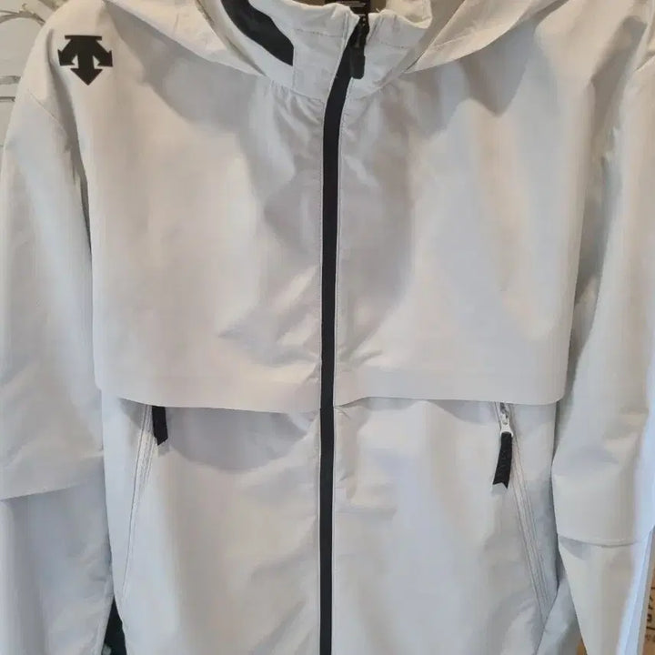 [BUNJANG] Descente White Hooded Windbreaker Jacket / 데상트 화이트 바람막이 후드 자켓