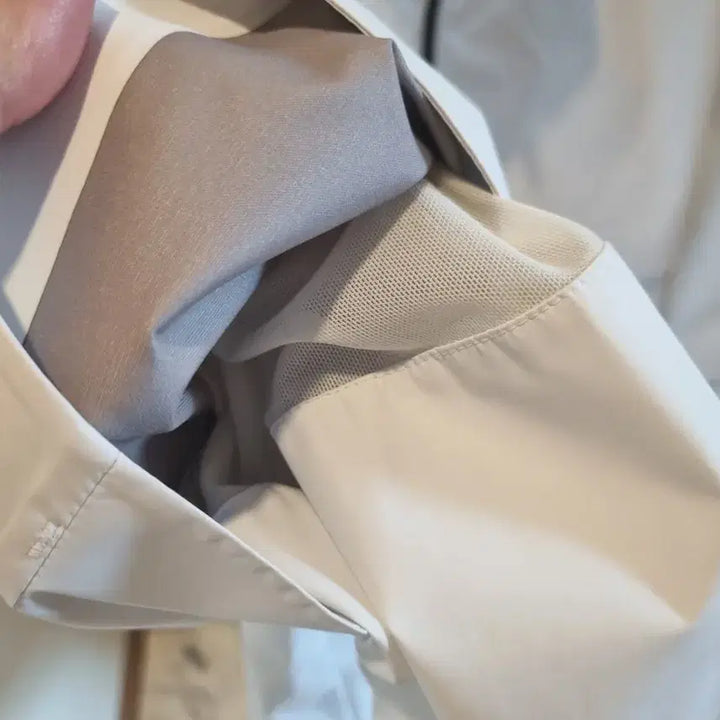 [BUNJANG] Descente White Hooded Windbreaker Jacket / 데상트 화이트 바람막이 후드 자켓