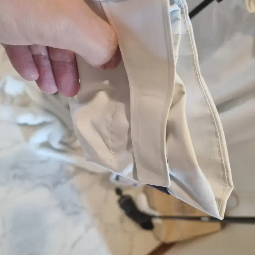 [BUNJANG] Descente White Hooded Windbreaker Jacket / 데상트 화이트 바람막이 후드 자켓