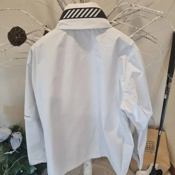[BUNJANG] Descente White Hooded Windbreaker Jacket / 데상트 화이트 바람막이 후드 자켓