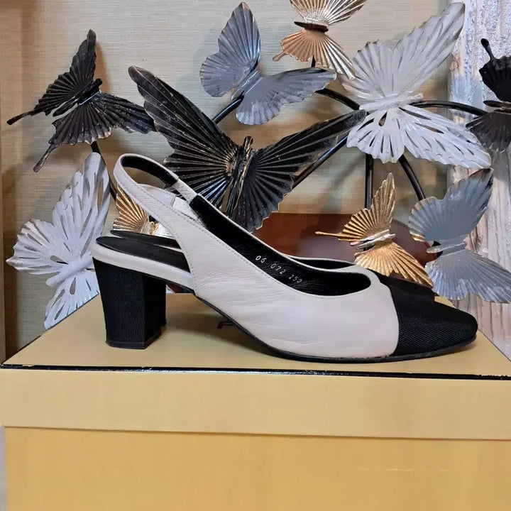 [SOLD OUT] (250)상태좋은  명품디자인casprini카스프리니슬링백  수제화