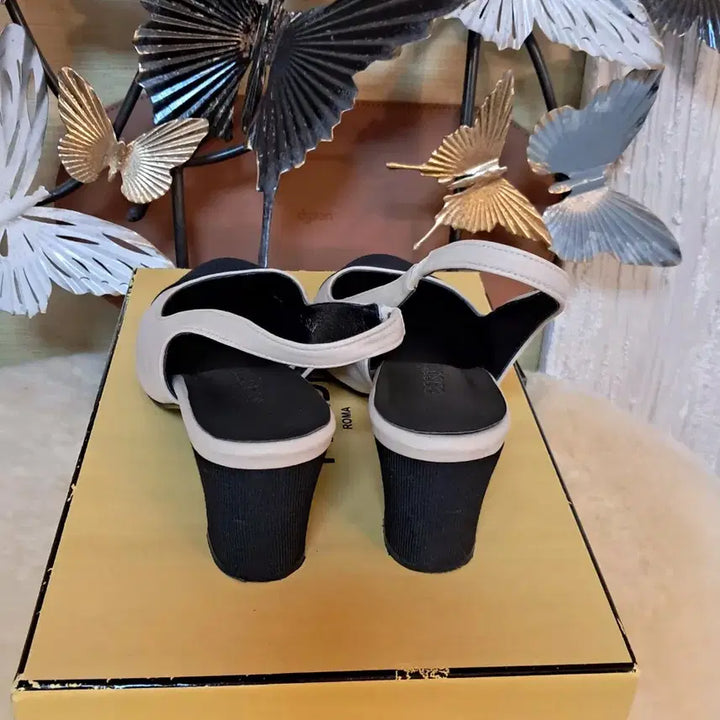 [SOLD OUT] (250)상태좋은  명품디자인casprini카스프리니슬링백  수제화