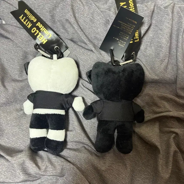 [BUNJANG] Nike Hello Kitty Limited Edition Keychain Doll / 나이키 X 헬로키티 인형 키링 한정판 블랙/화이트