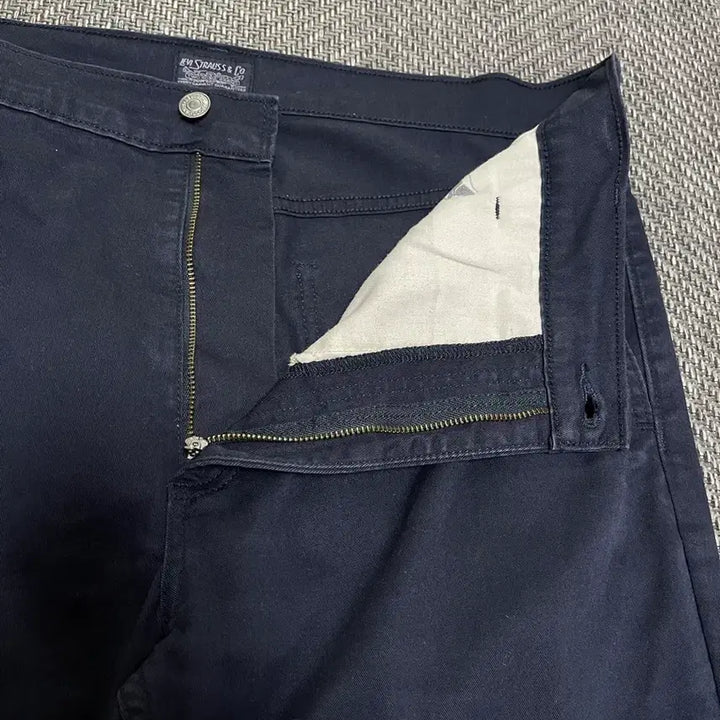 [SOLD OUT] 36] 리바이스(Levis)면바지 네이비컬러