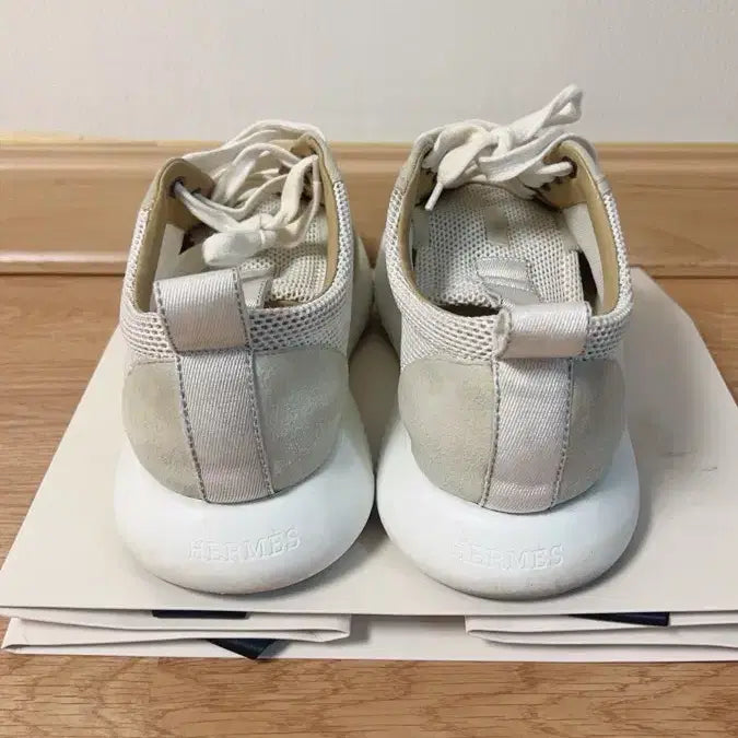[SOLD OUT] 에르메스 아주르 스니커즈 판매합니다