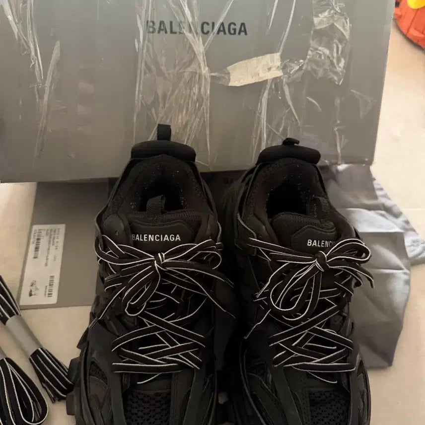 [BUNJANG] Balenciaga Track 2 All Black Sneakers / 발렌시아가 트랙2 올블랙 41