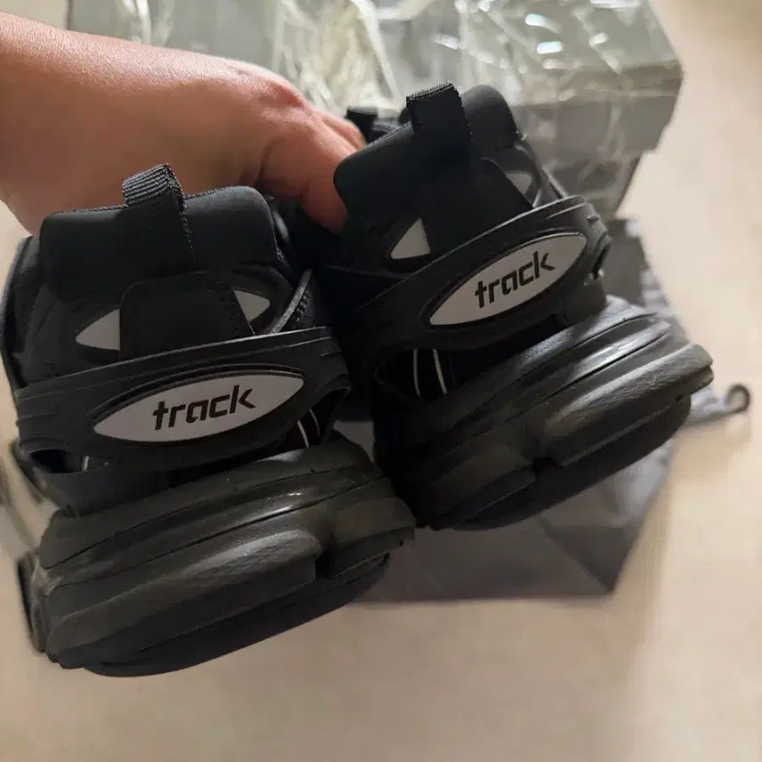 [BUNJANG] Balenciaga Track 2 All Black Sneakers / 발렌시아가 트랙2 올블랙 41