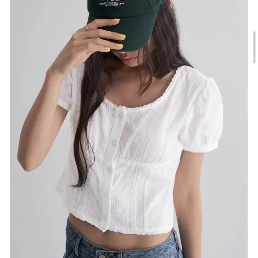 [SOLD OUT] 에잇세컨즈 아일렛 블라우스