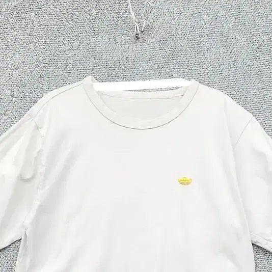 [BUNJANG] Adidas White Fire Logo T-shirt (L) / 아디다스 화이트 불꽃 로고 반팔티 L