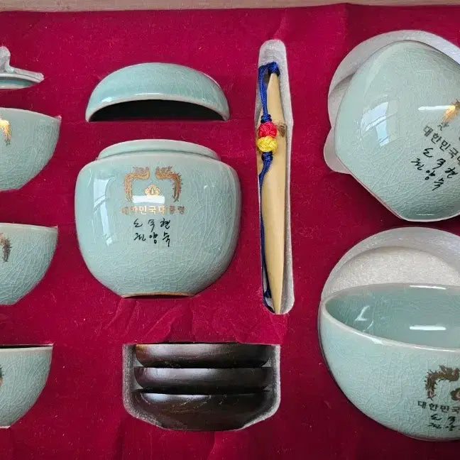 [BUNJANG] Cheongwadae Roh Moo-hyun Phoenix Celadon Teapot Set / 청와대 노무현대통령 봉황 청자 다기세트 새상품입니다.