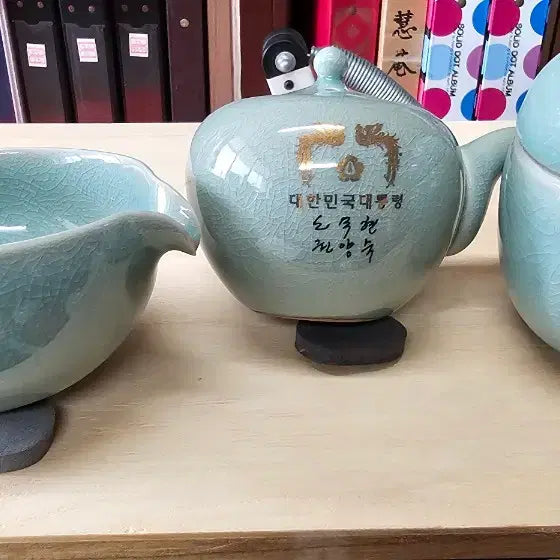 [BUNJANG] Cheongwadae Roh Moo-hyun Phoenix Celadon Teapot Set / 청와대 노무현대통령 봉황 청자 다기세트 새상품입니다.