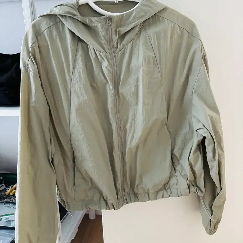 [SOLD OUT] 8세컨즈 후드 바람막이 XS