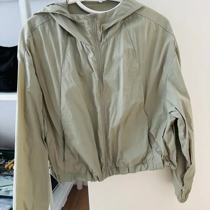 [SOLD OUT] 8세컨즈 후드 바람막이 XS