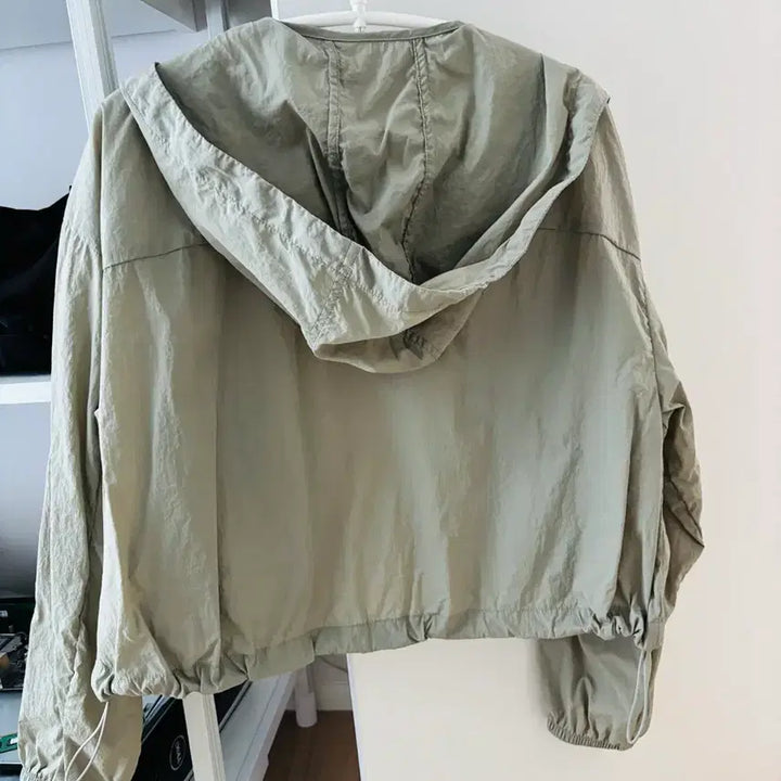 [SOLD OUT] 8세컨즈 후드 바람막이 XS