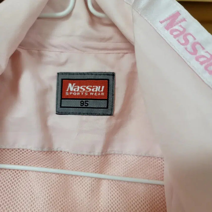 [BUNJANG] Nassau Pink Windbreaker Jacket / Nassau 핑크색 바람막이 자켓