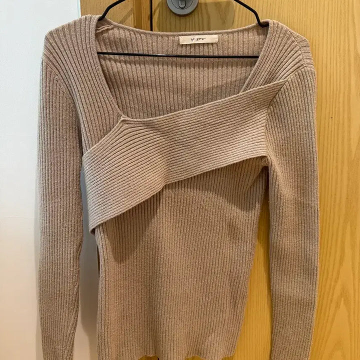 [BUNJANG] Square Neck Beige Knit Top / 스퀘어넥 베이지 니트
