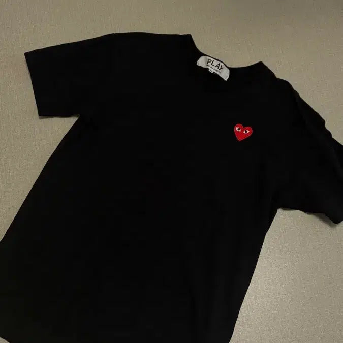 [SOLD OUT] 꼼데가르송 PLAY 블랙 반팔티