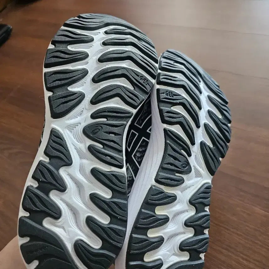 [BUNJANG] Asics Gel-Cumulus 23 Black White Running Shoes / 아식스젤