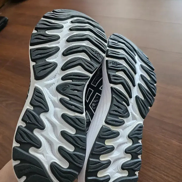 [BUNJANG] Asics Gel-Cumulus 23 Black White Running Shoes / 아식스젤