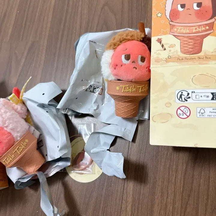 [SOLD OUT] 정가이하(스트로베리+시나몬)팝마트 작은별 문 젤라또 아이스크림 키링