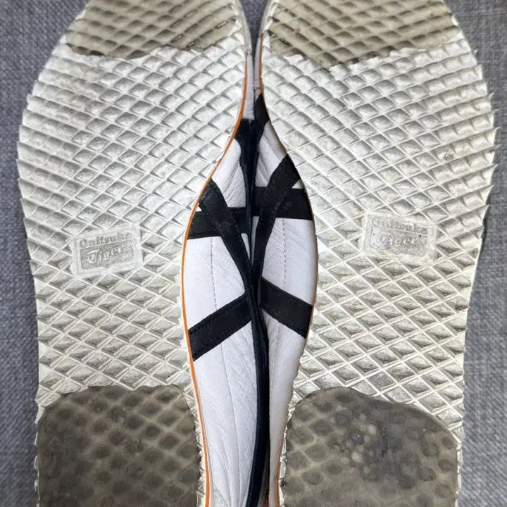 [SOLD OUT] 오니츠카타이거 멕시코 66 크림 블랙 265