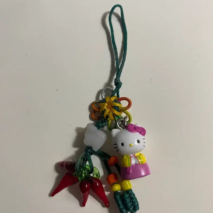[BUNJANG] Sanrio Hello Kitty Hanbok Chili Ornament Phone Strap / 산리오 정품 헬로키티 한복 고추 장식 핸드폰 스트랩