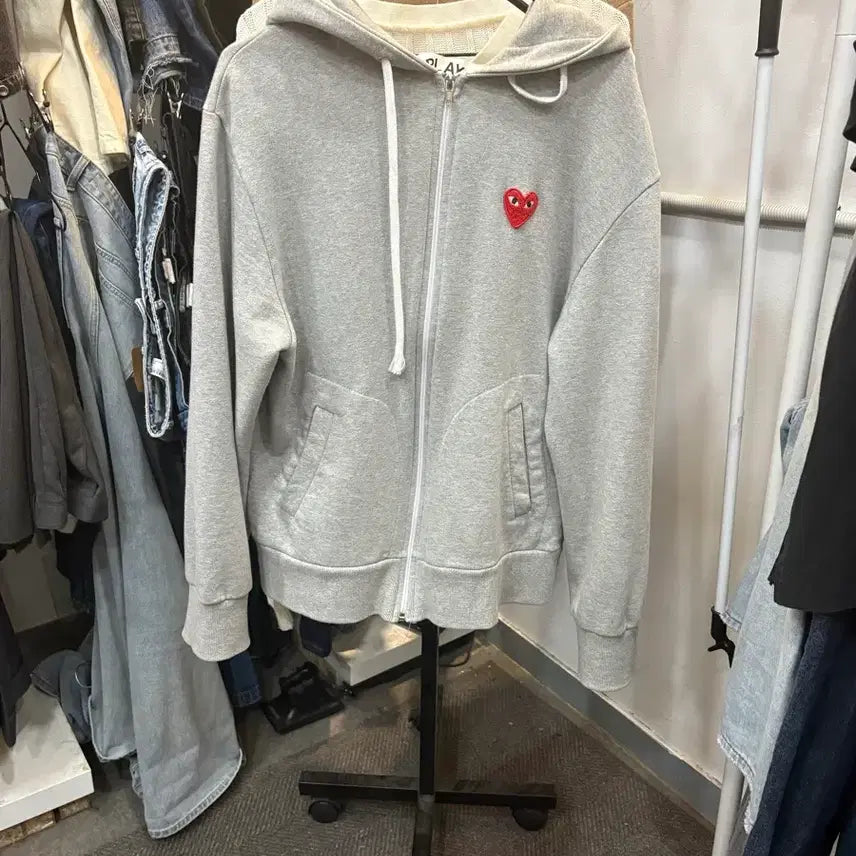 [SOLD OUT] 꼼데가르송 플레이 5 하트 후드집업