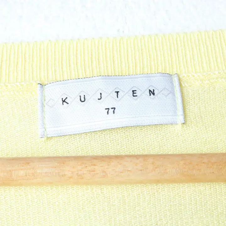 [BUNJANG] Kuztang V-Neck Knit T-shirt (Yellow) / W(XL) 쿠즈텡 반팔 티셔츠 브이넥 니트 노랑 무지-185E6