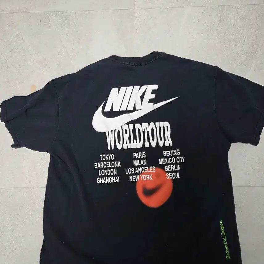 [BUNJANG] Nike World Tour Graphic Short Sleeve T-shirt / 나이키 월드투어 그래픽 반팔 티셔츠