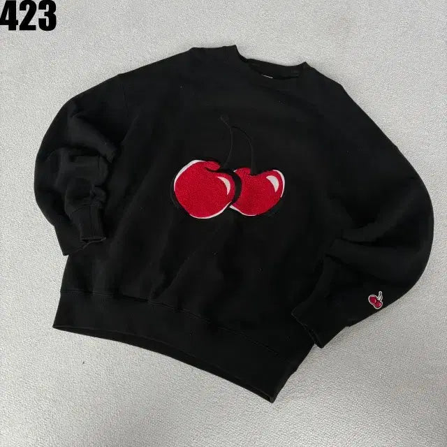 [BUNJANG] Kirsh Big Cherry Black Sweatshirt / 키르시 빅 체리 블랙 맨투맨 1