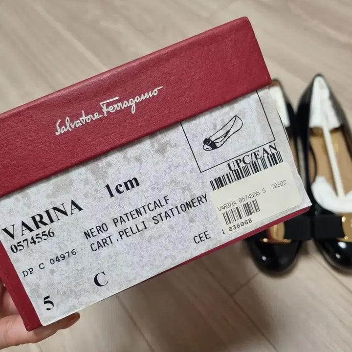 [BUNJANG] Ferragamo Varina Patent Leather Flats / 페라가모 바리나 플랫슈즈 미착용 새상품